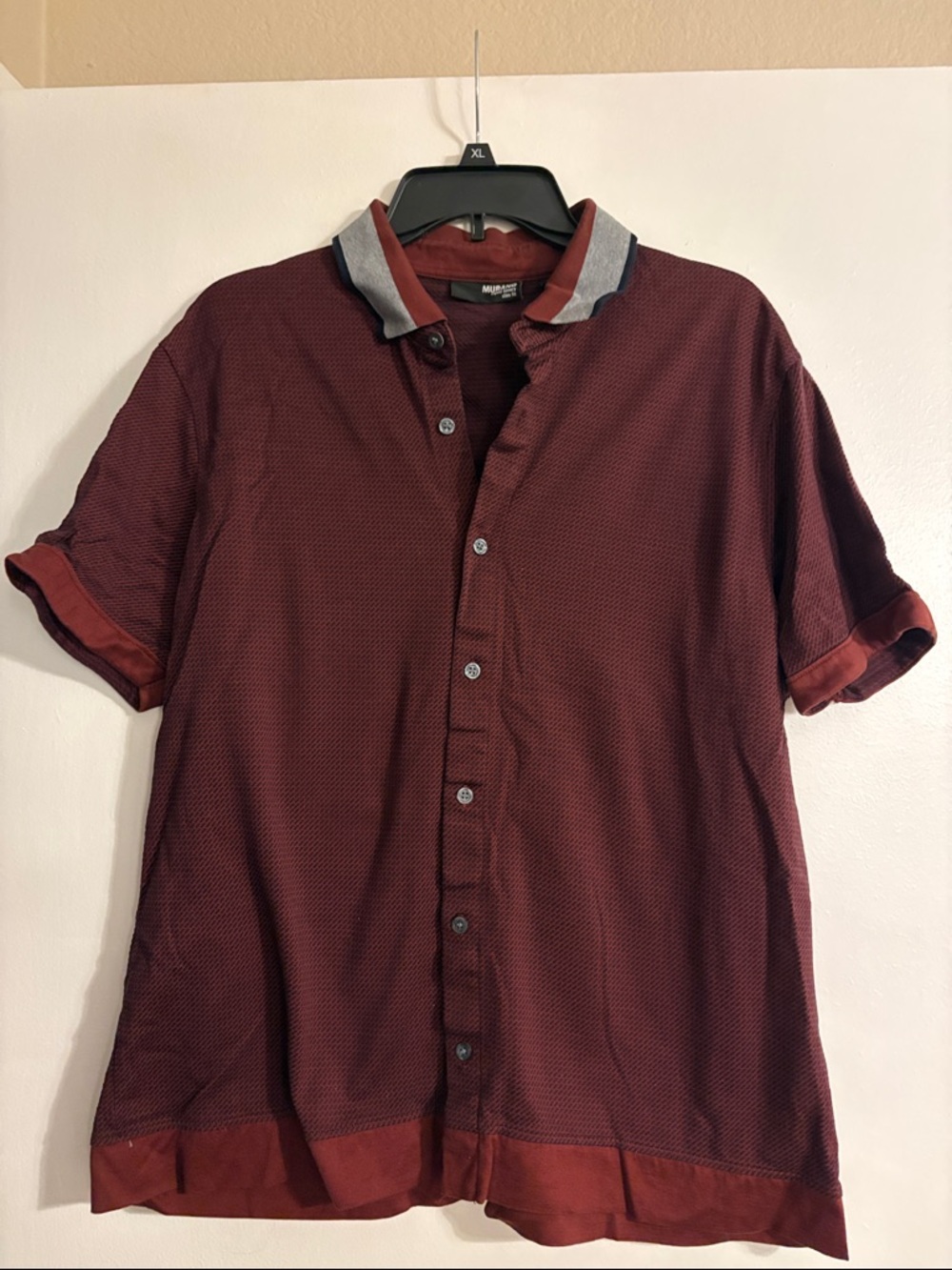 Murano Men's Burgundy Short-Sleeve Button Shirt with Contrast Collar